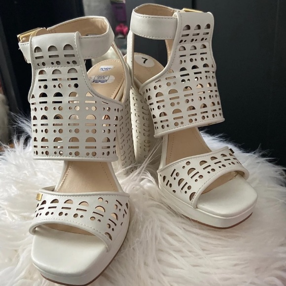 Heels - Picture 1 of 3